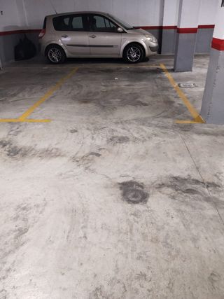 Plaza de garaje amplia para coche y moto