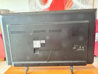 TV Philips 49" negra en excelente condicion