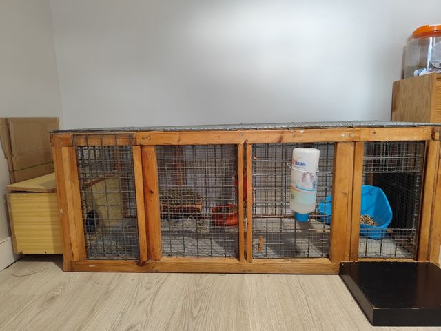 Jaula de madera, hecha a mano y accesorios