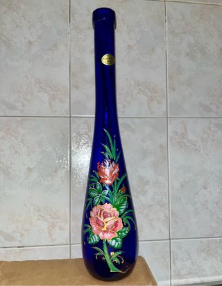Bottiglia vintage di grappa dipinta a mano