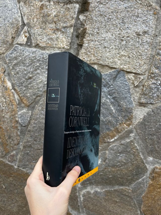 Libro / Llibre Identidad Desconocida