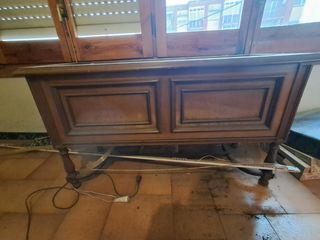 Mueble antiguo de madera