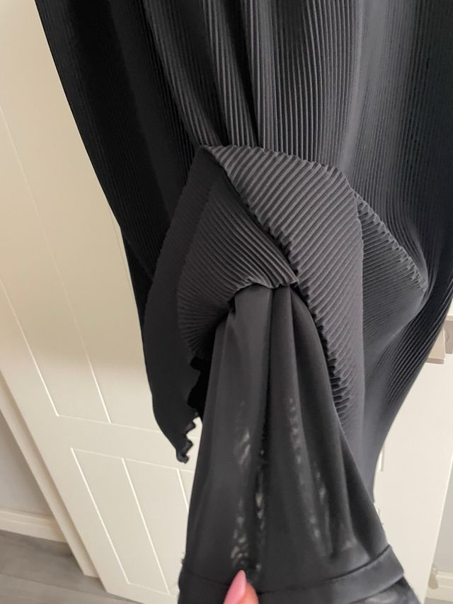 Falda plisada negra larga