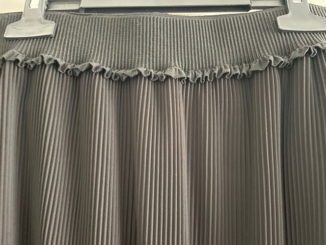 Falda plisada negra larga