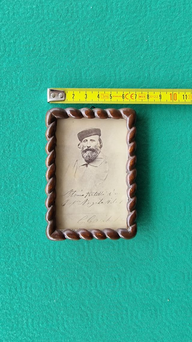 Foto del 1870 di Garibaldi in cornice originale.