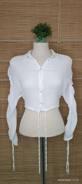 Blusa blanca crop, manga larga