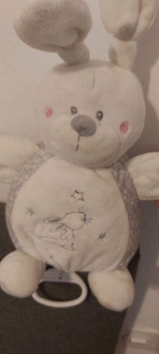 Cigüeña porta bebe