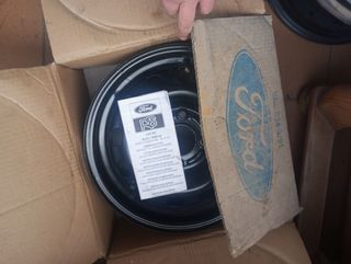 Llantas originales Ford de antiguo stock .