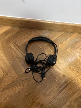 Cascos negros con cable - seminuevos