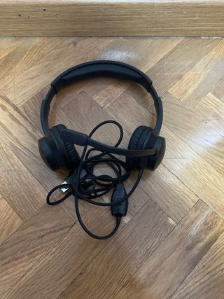 Cascos negros con cable - seminuevos