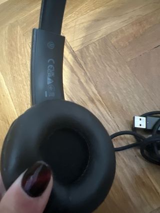 Cascos negros con cable - seminuevos