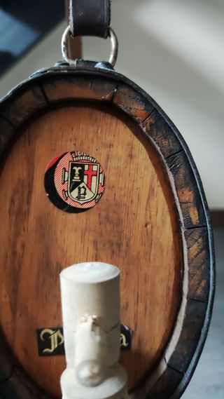 Barril de vino pequeño decorativo