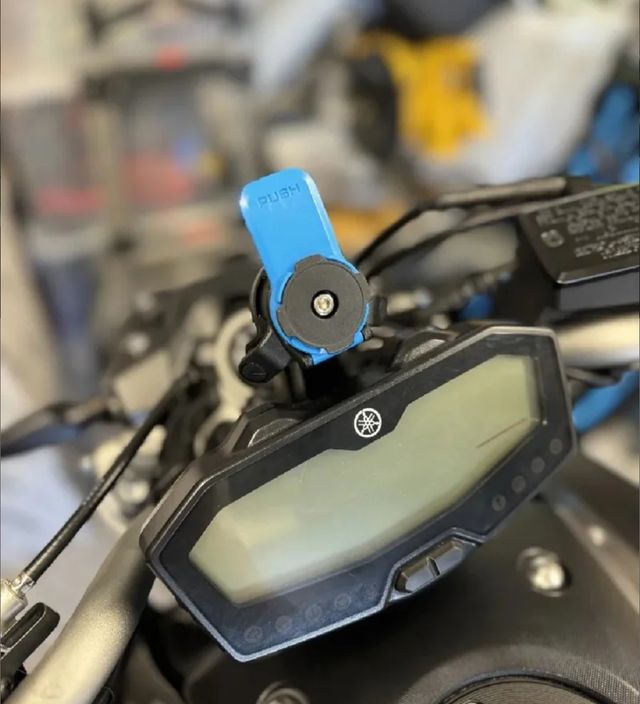 Soporte quadlock móvil Yamaha MT-09