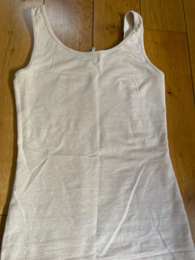 Top Only beige c/ brillos talla XS