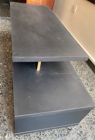 Mueble bajo con ruedas