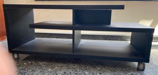 Mueble bajo con ruedas