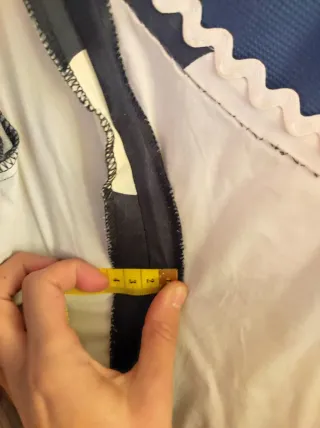 Traje vestido de flamenca negro lunares blancos.