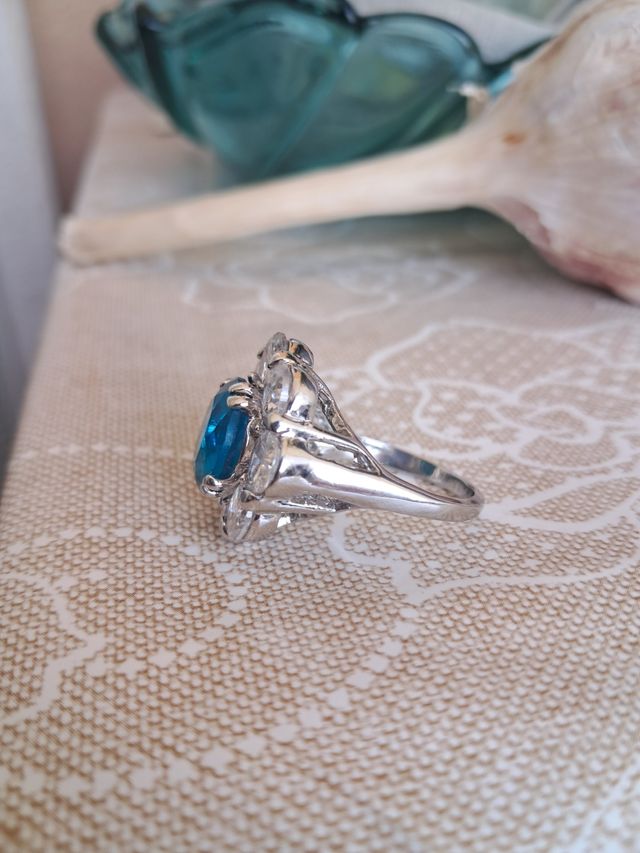 Elegante Anello con Gemma Blu