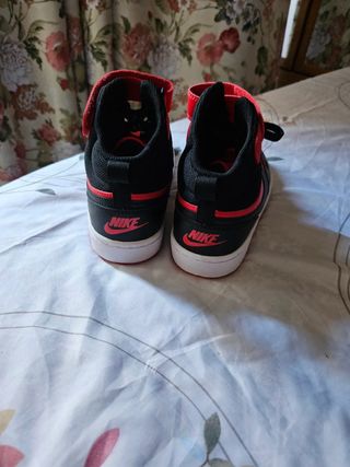 Zapatillas Nike niño - Negras y rojas