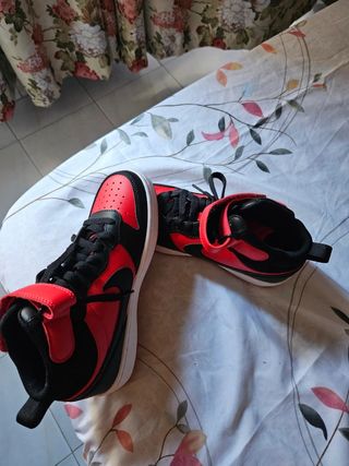 Zapatillas Nike niño - Negras y rojas