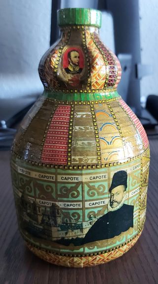 Botella forrada con Vitolas 