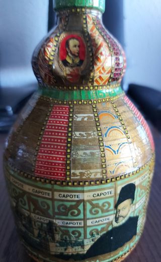 Botella forrada con Vitolas 