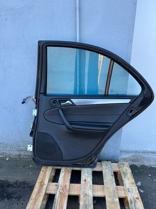 Puerta trasera derecha. Mercedes W203
