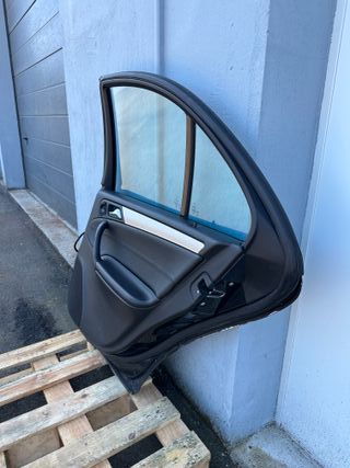 Puerta trasera derecha. Mercedes W203