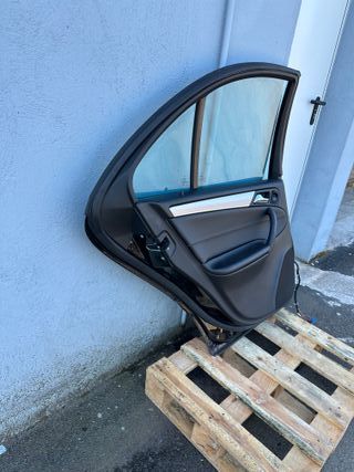 Puerta trasera izquierda. Mercedes W203
