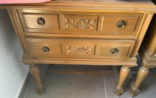 Dormitorio antiguo de madera. Vintage.