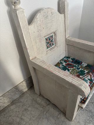 Butaca tipo trono antiguo de madera restaurada