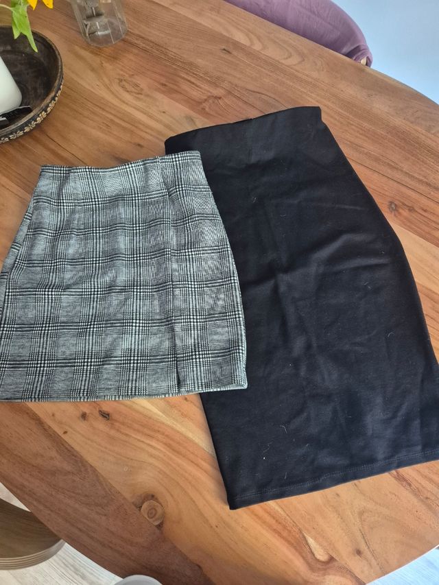 2 Faldas: tubo negra & mini cuadros