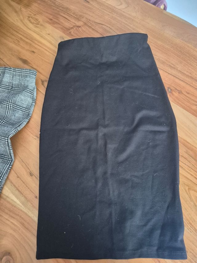 2 Faldas: tubo negra & mini cuadros