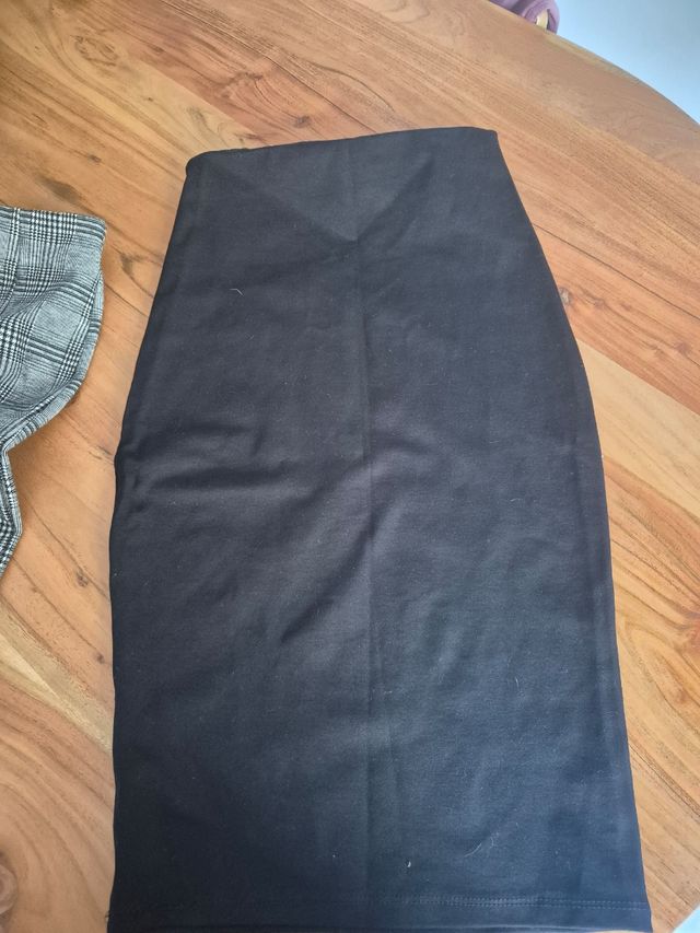 2 Faldas: tubo negra & mini cuadros