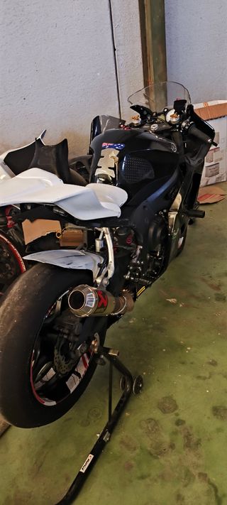 Yamaha R6 - Moto de carreras