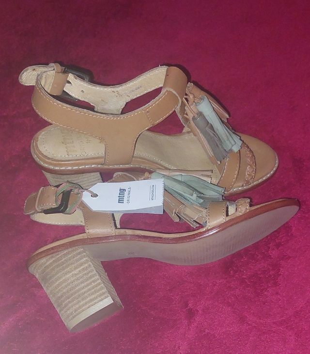 Sandalias Mustang tacón, talla 36