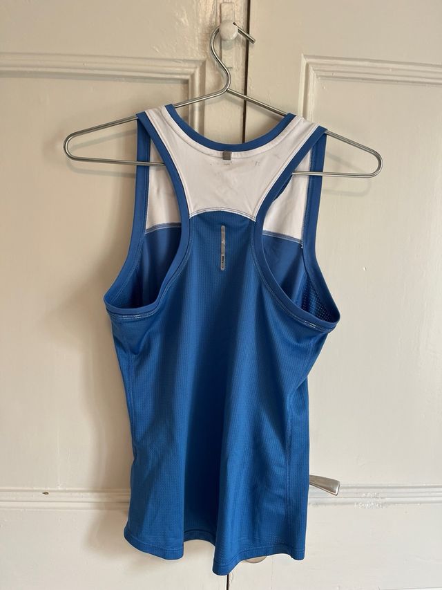 Camiseta azul y blanca Nike mujer