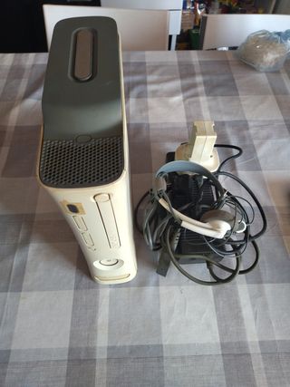XBox 360 en buen estado - sin mandos 