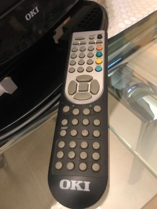 Television HDMI OKI con  mando