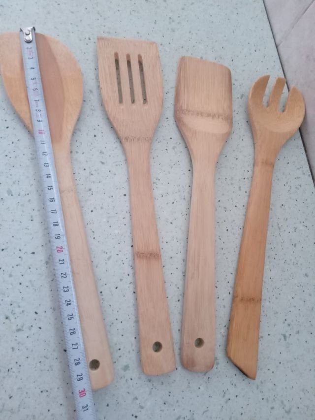 Lote de  cubiertos de madera