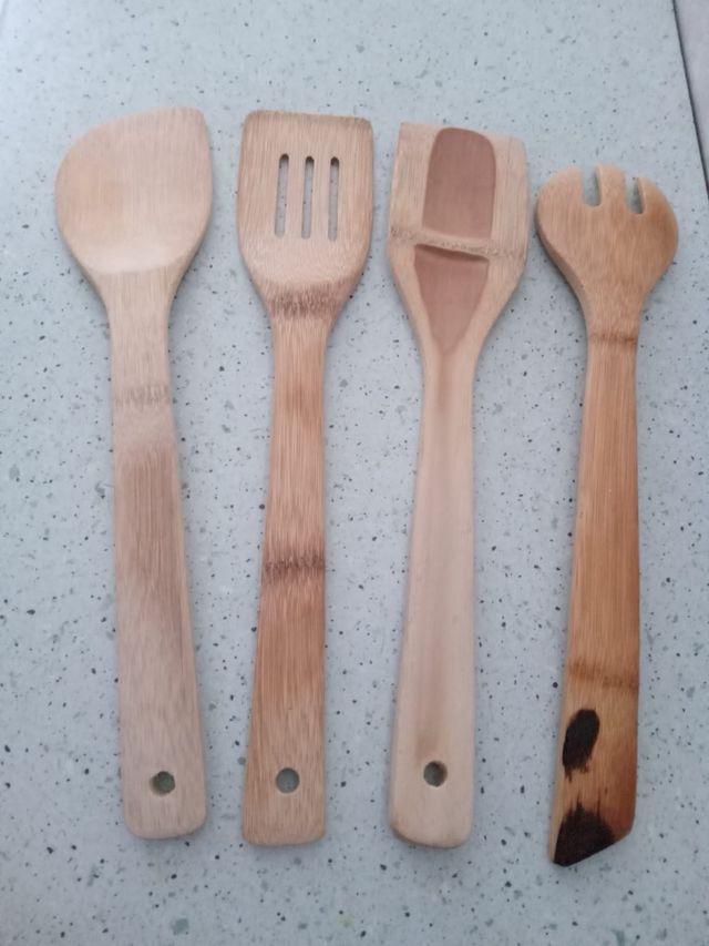 Lote de  cubiertos de madera