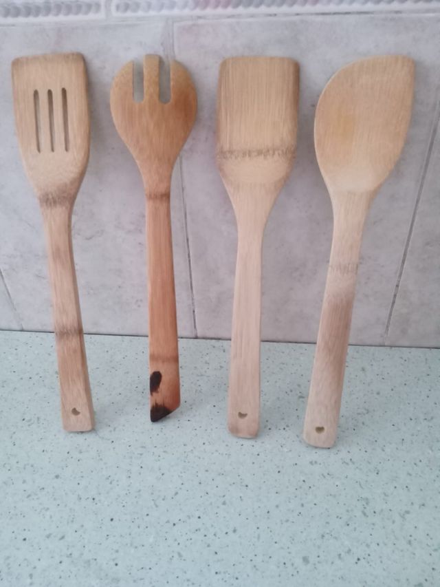 Lote de  cubiertos de madera