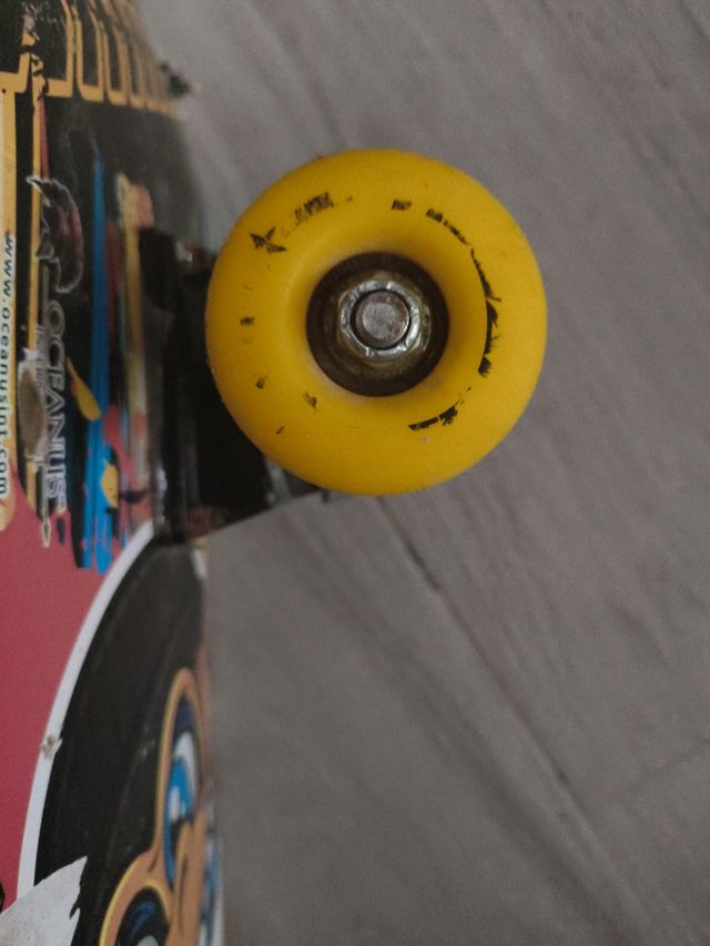 Skate con dibujo , buen estado, lija buen agarre