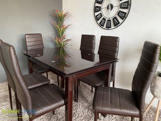 mesa extensible seis sillas marrón 