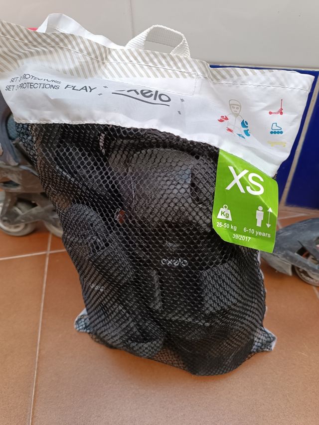 Patines Oxelo talla 32-35, conos, protec. y bolsa