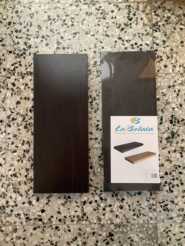 2 baldas pared con soporte invisible (c/u 5 €)