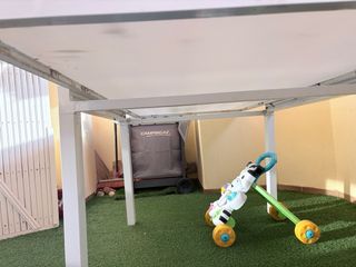 Mesa y 4 sillas de jardin