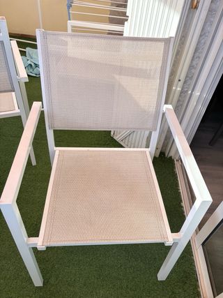 Mesa y 4 sillas de jardin