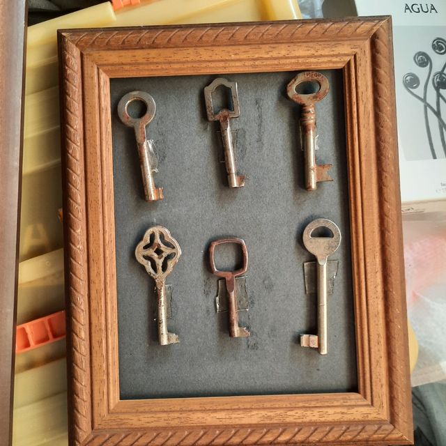 Cuadro de llaves antiguas