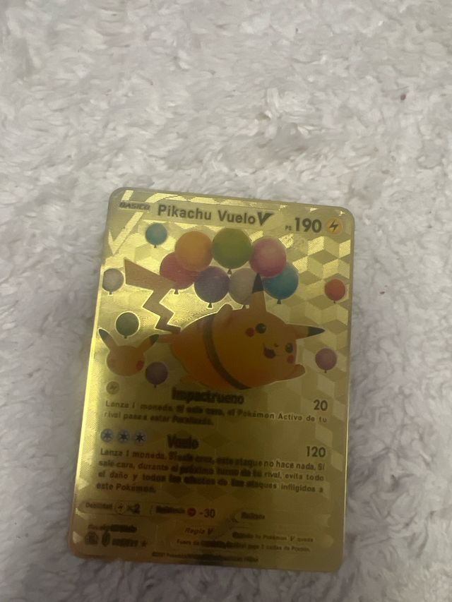Pikachu Vuela V - Carta Dorada